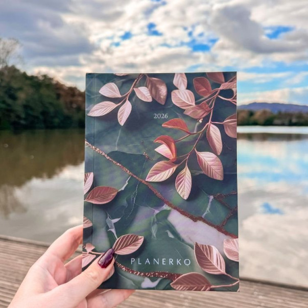 Letni planer Whisper Fores 2026 Planerko (urni pregled)